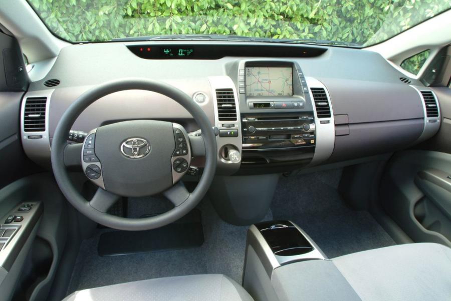  Toyota Prius 2004 года  (фото 31 из 48)
